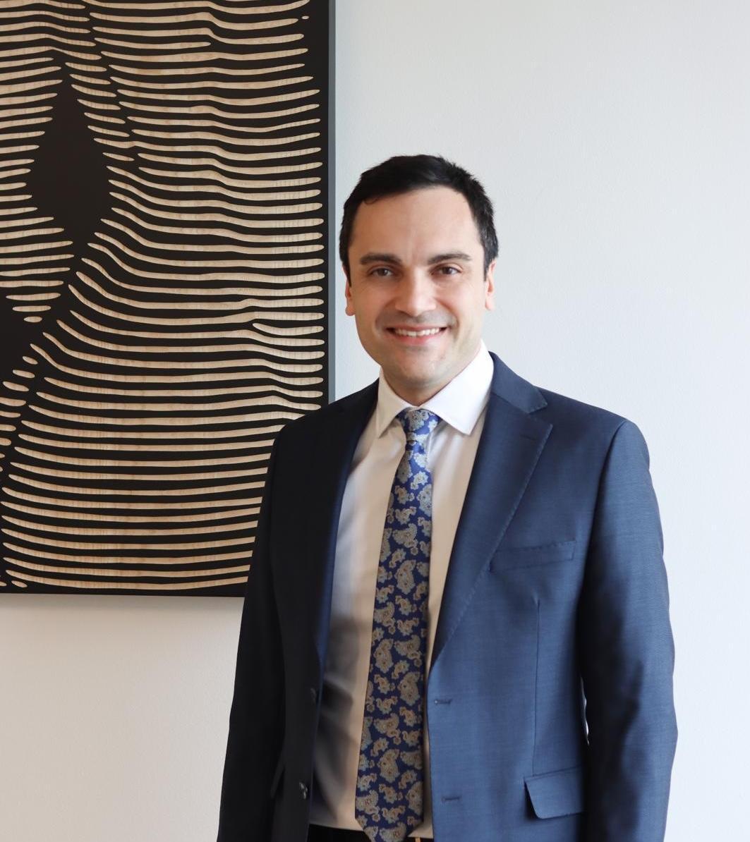 Assoc. Prof. Dr. Ayhan Işık Erdal, chin implant surgeon in Istanbul